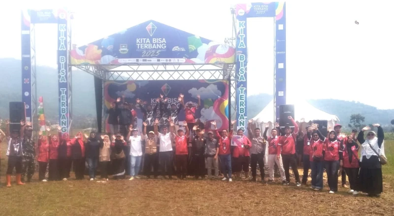 Desa Situwangi Juara Festival Layang-Layang “Kita Bisa Terbang” 2025 - Sport Jabar