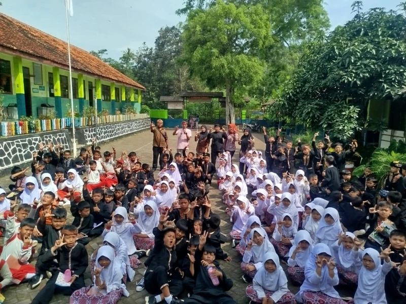 DISARPUS KBB kolaborasi dengan Forum TBM KBB bergerak dengan Moling ke Sekolah - Sport Jabar